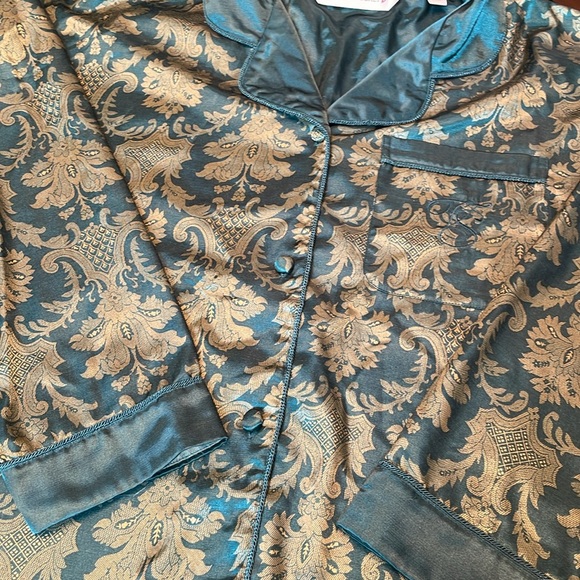 Victoria’s Secret vintage satin pajama set size large - Picture 5 of 8